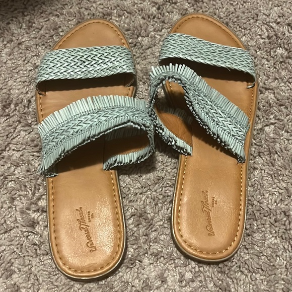 Universal Thread Sandals - Picture 1 of 3
